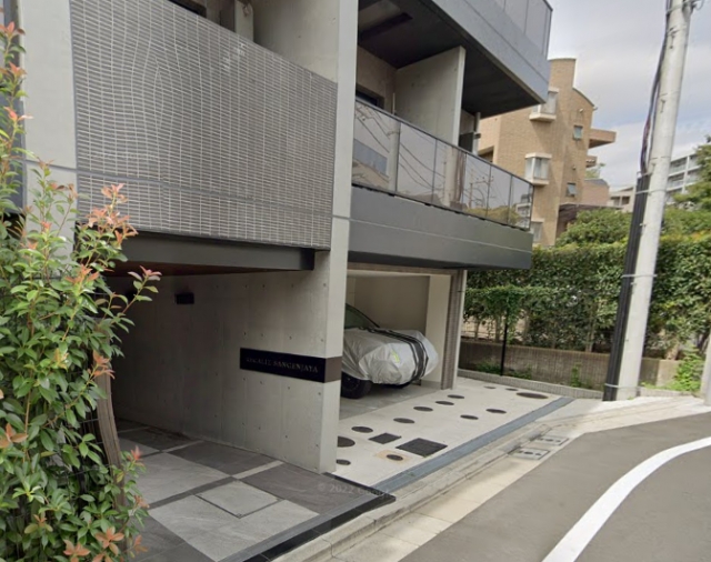 レガリス三軒茶屋の月極駐車場