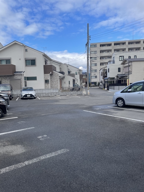 稲荷山井上ガレージの月極駐車場2