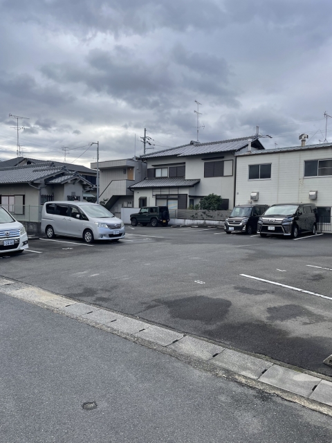 稲荷山井上ガレージの月極駐車場3