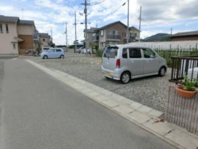 ジュン・アンビエンテガレージの月極駐車場