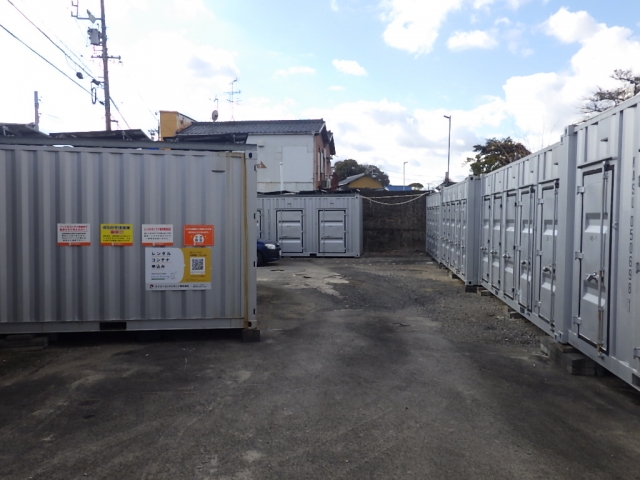 レンタルコンテナ東新町の月極駐車場10