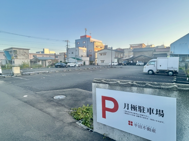 丸海大手ガレージの月極駐車場