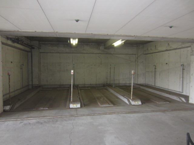 リブステージ横浜駐車場の月極駐車場4