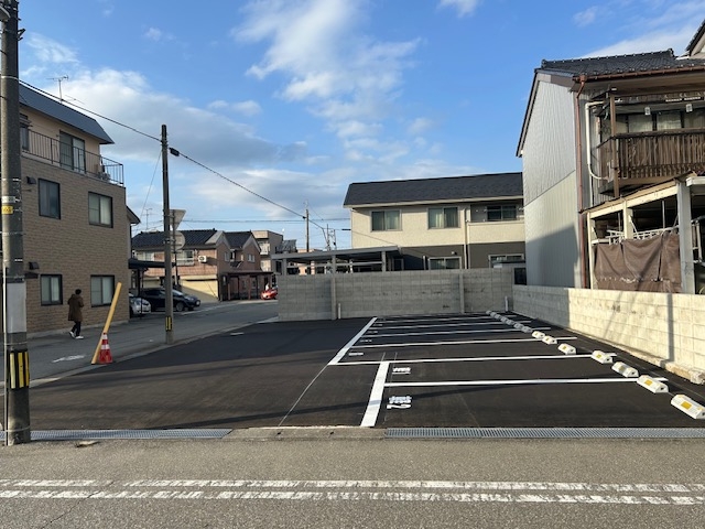 稲荷町松瀬第一駐車場の月極駐車場
