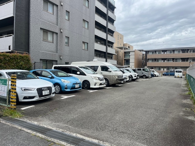吉田ガレージの月極駐車場