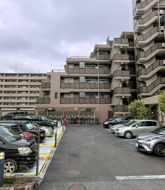 SATOMI−4番館駐車場の月極駐車場