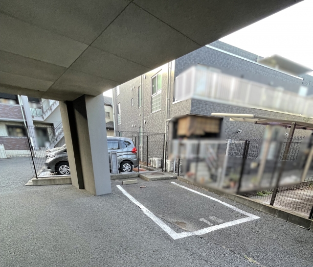 栗山ヴィレッジ七番館駐車場の月極駐車場