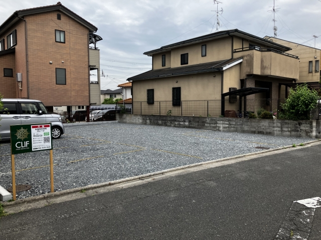 松室吾田神町ガレージの月極駐車場