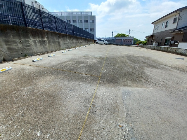 市民病院南側駐車場の月極駐車場2