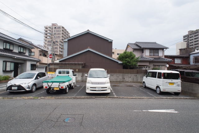 瓦町由本駐車場の月極駐車場