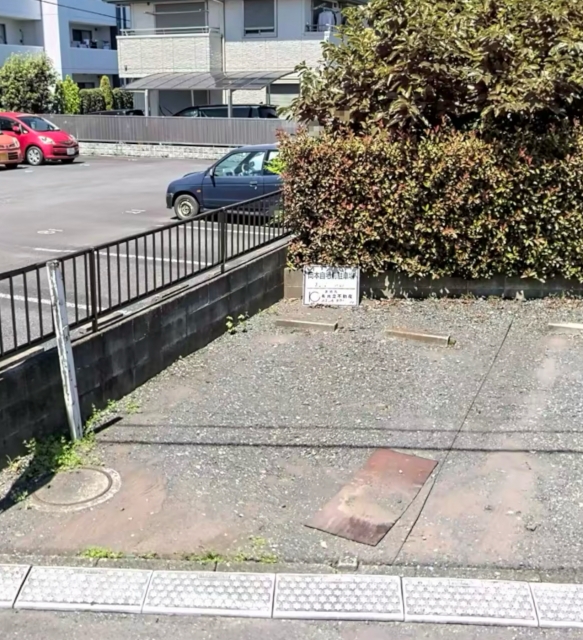 岡本自宅前駐車場の月極駐車場