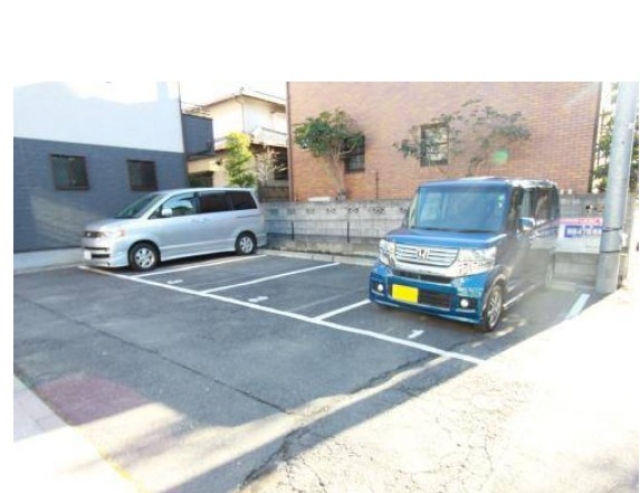 新田4丁目駐車場の月極駐車場