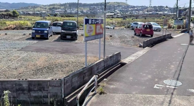 薪ガレージの月極駐車場