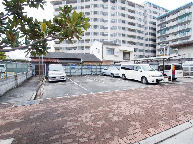 岩本ガレージの月極駐車場