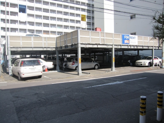 オカダヤモータープールの月極駐車場