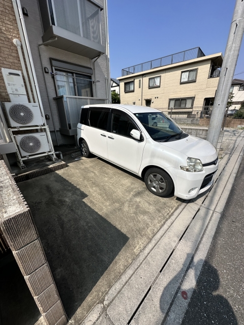 ミレニア草加住吉の月極駐車場