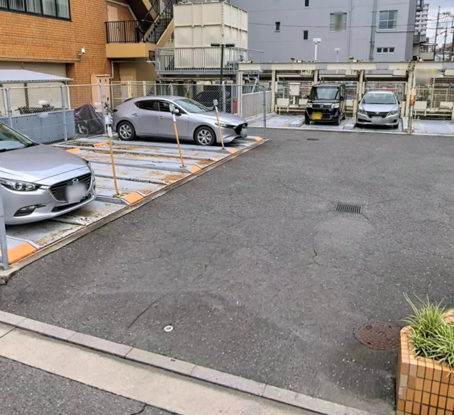 ふぁみ～ゆ舟入南の月極駐車場