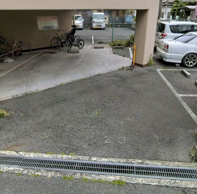 高鷲マンション巽の月極駐車場