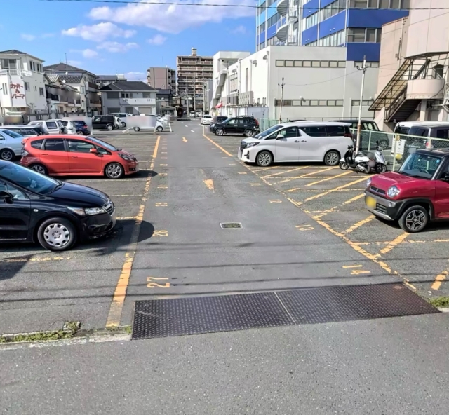 樟葉ビルの月極駐車場