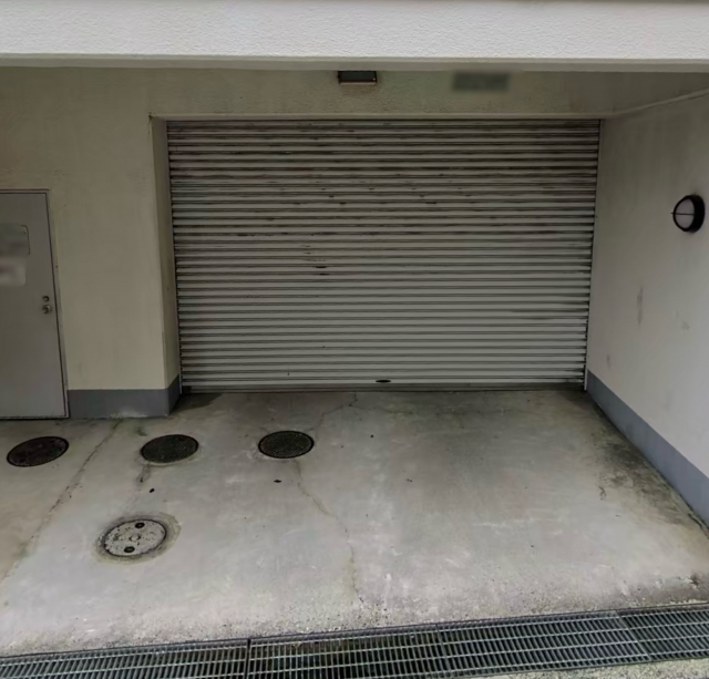 コロナール上野西の月極駐車場