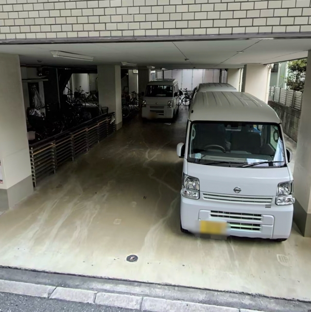 青葉グランドビルの月極駐車場