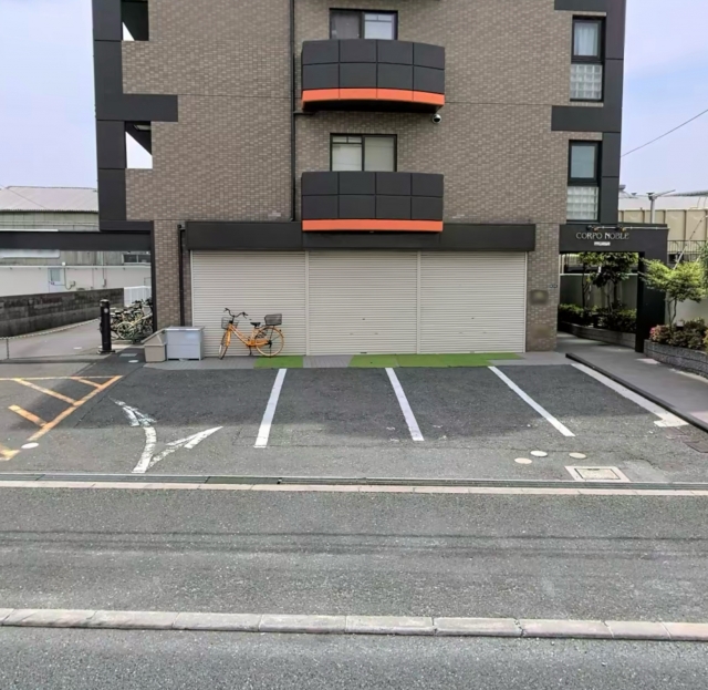 コーポノーブルの月極駐車場