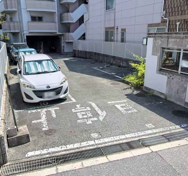 ロイヤル住吉公園の月極駐車場