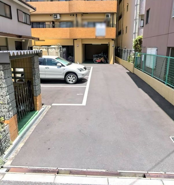 ふぁみ～ゆアビコⅢの月極駐車場