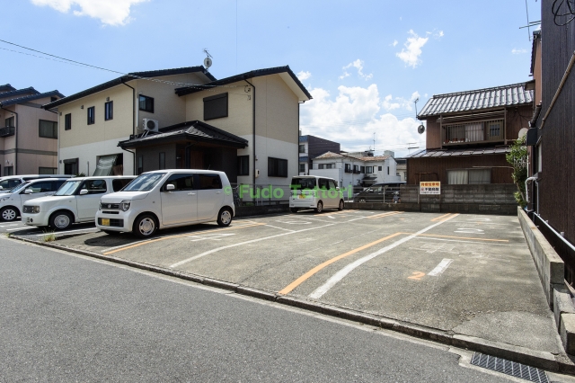 瓦町郵便局奥駐車場の月極駐車場