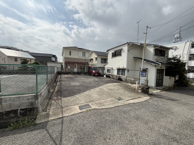 谷口ガレージ（片山町4）の月極駐車場