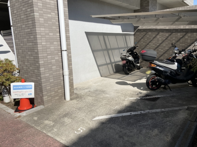 ロイヤルエンブレムバイク駐輪場の月極駐車場