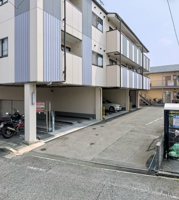 グリュックミリオンベルの月極駐車場