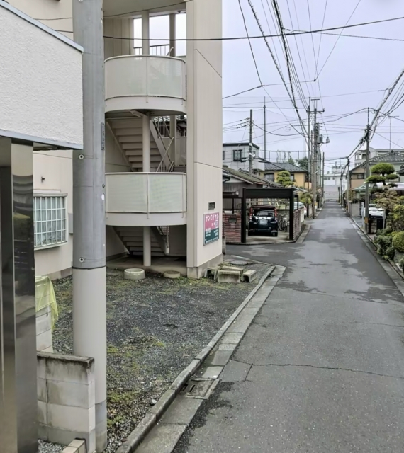 サン・ロイヤルの月極駐車場