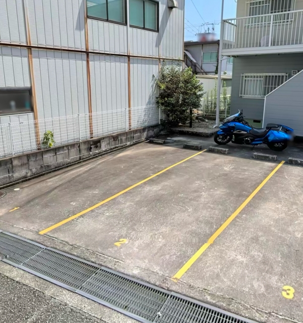 ハイツバイオレットの月極駐車場