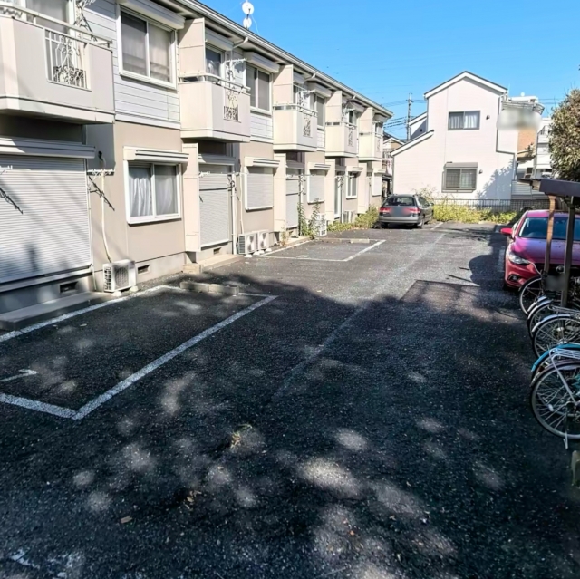 パークサイドハウスC棟の月極駐車場