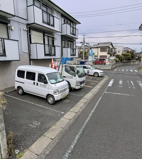 ファンタジーA棟・B棟の月極駐車場