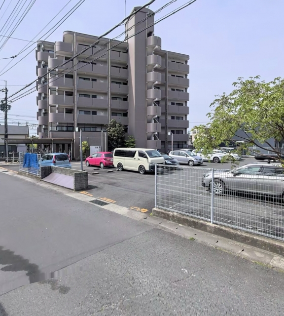 プレミエールクラーテの月極駐車場