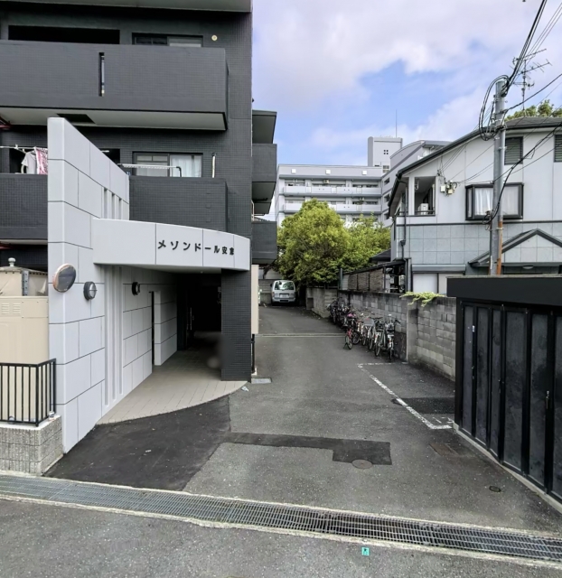 メゾンドール安倉の月極駐車場