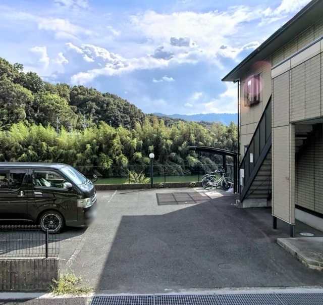 ルミエール鴬の森の月極駐車場