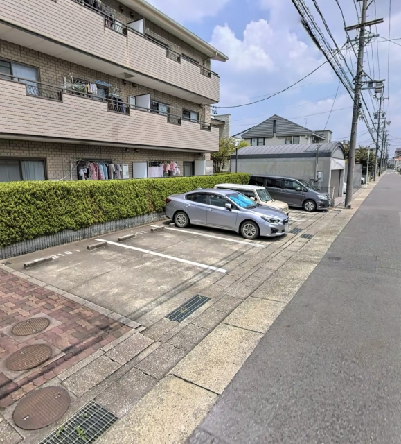ジーライズ西味鋺B棟の月極駐車場