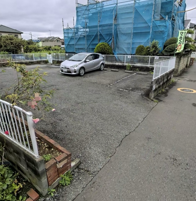 メゾン・ビー市川の月極駐車場