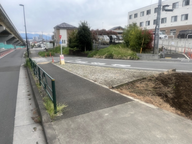 ライヴズ多摩境パークの月極駐車場