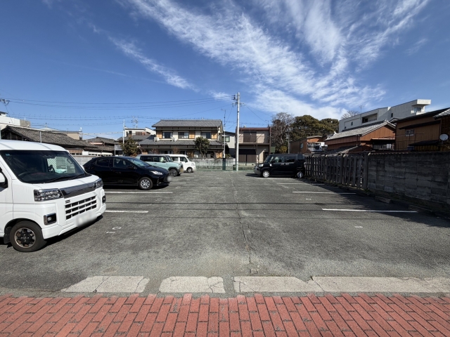 里中１駐車場の月極駐車場