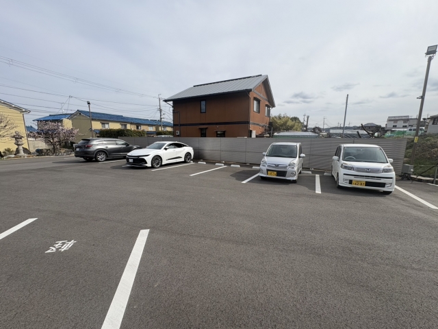 北春日ガレージの月極駐車場
