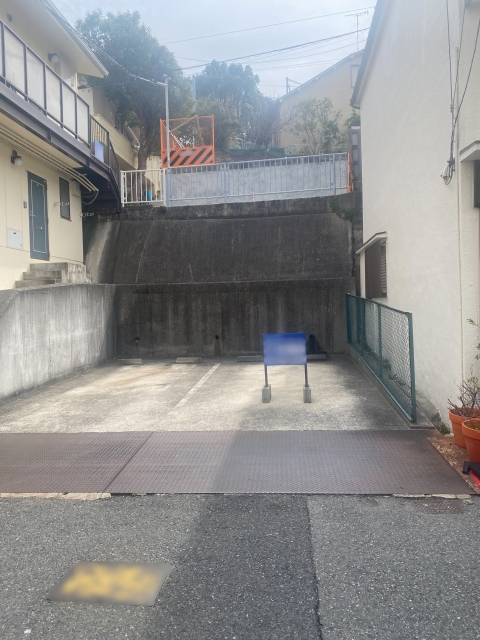 廣岡ガレージの月極駐車場1