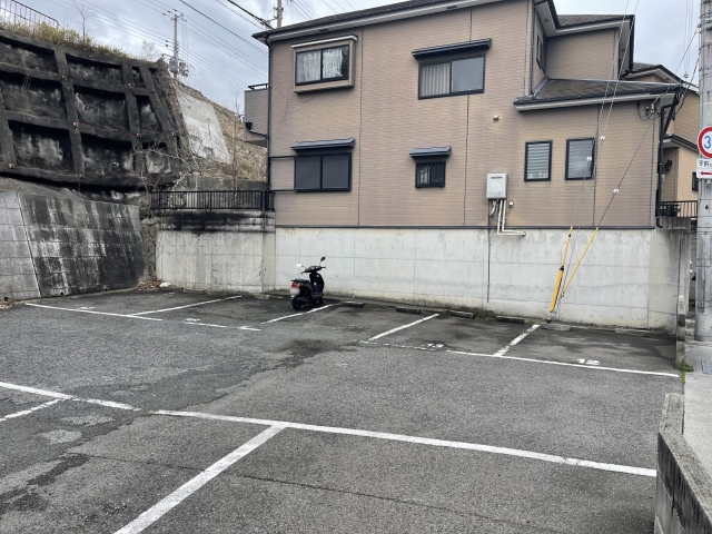 松本興産ガレージの月極駐車場3