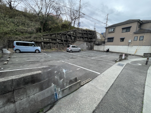 松本興産ガレージの月極駐車場8