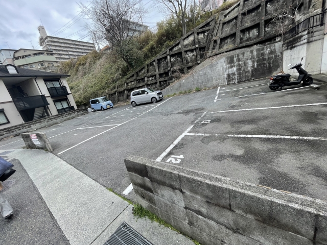 松本興産ガレージの月極駐車場9