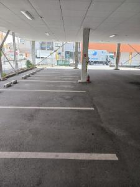 西脇寮駐車場の月極駐車場