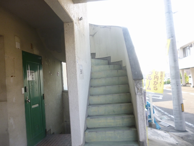収納プラス樽味店の月極駐車場16